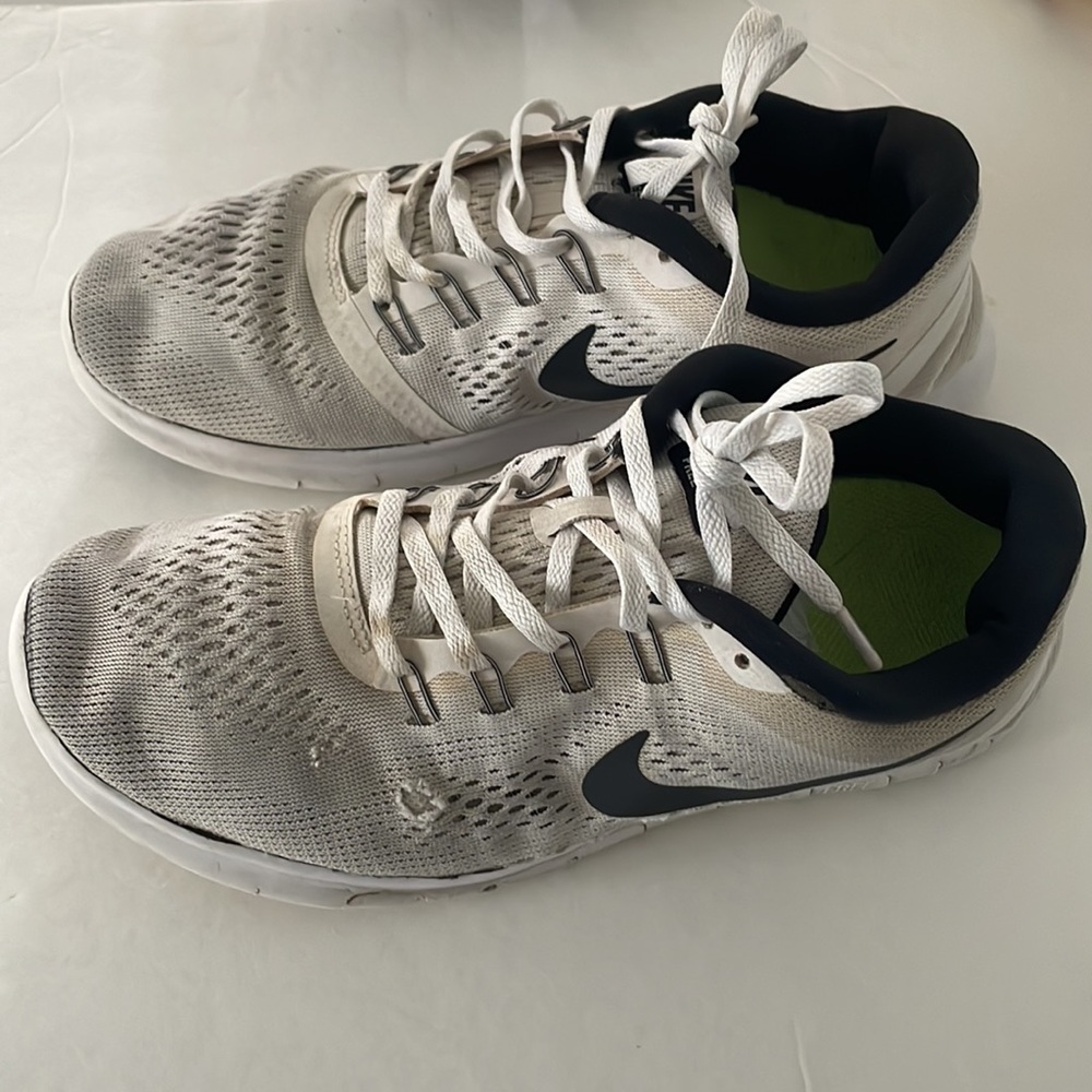 Nike - Picture 4 of 4